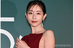 田中みな実、サイド＆背中ざっくりSEXYドレスで大胆肌見せ【オーデマ ピゲ150周年記念イベント】