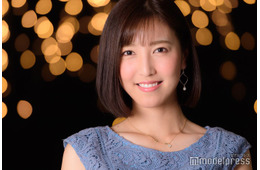 フジ小澤陽子アナ、膝丈ワンピ姿で美脚際立つ「映画のワンシーンのよう」「海外が似合う」と反響