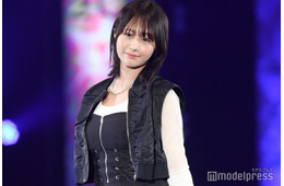 ≠ME尾木波菜、脚線美輝くショーパン衣装姿が話題「レベチのスタイル」「攻めてる」