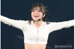 ダイエットYouTuber加藤ひなた、ミニスカ姿でアメリカ満喫「透明感爆上がり」「スタイル抜群」の声