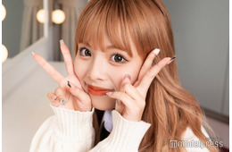 「今日好き」あいさ、美脚際立つふわもこ冬コーデ披露「可愛すぎる」「スタイル良い」の声