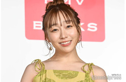 須田亜香里、美脚際立つミニスカ衣装披露「眼福」「理想のスタイル」の声