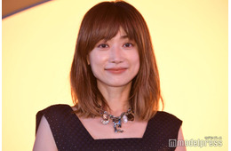 ヨンア、膝上ミニで堂々美脚披露「憧れるスタイル」「綺麗」の声