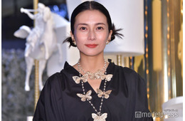 柴咲コウ、素肌際立つノースリーブ姿に反響「圧倒的な美しさ」「クールビューティー」