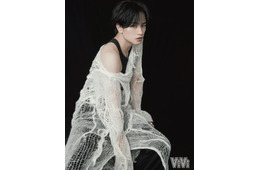 中島健人、透け感強めな大胆衣装着こなし「ViVi」で“オトナ・ビューティー”な姿披露