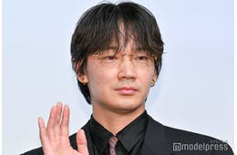 綾野剛、自身の提案シーン採用される「監督はあっちですから」褒め言葉に謙遜【星と月は天の穴】