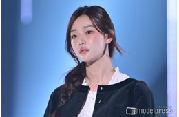 「脱出おひとり島4」参加美女イ・シアン、黒ストッキングから美脚透ける SEXY冬コーデに反響「綺麗すぎる」「絵になる」