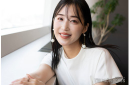 新婚の「バチェラー4」休井美郷、“いい夫婦の日”に夫とディナー 美脚透けるコーデに反響「上品」「夜道に映える」
