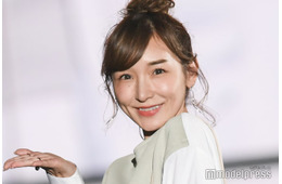 加護亜依、アイドル衣装で美背中＆美脚披露「25年目のただいま」凱旋ライブショットに反響続々