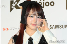 IZ*ONE出身イェナ、ミニスカ×ツインテール衣装姿「2次元に負けないスタイル」「可愛すぎ」と反響