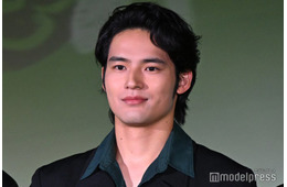 水上恒司、ツートンカラー奇抜ヘアで印象ガラリ「普段とのギャップすごい」「一瞬誰かと」の声