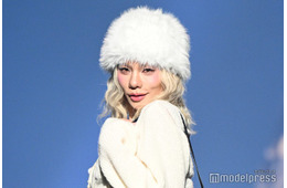 とうあ、チェックミニスカからスラリ美脚 甘めガーリーコーデが可愛い【TGC広島2025】