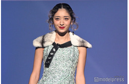 みちょぱ、前髪カールでゴージャスな雰囲気 スパンコールドレスで輝く【TGC広島2025】