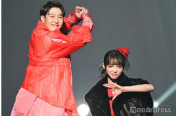 “2児の母”渡辺リサ、広島カープ・小園海斗選手と初夫婦ランウェイ トップでのポーズは「結婚式のフォトでやったことがある」【TGC広島2025】