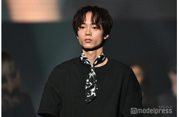 水沢林太郎、モノトーンコーデで大人な雰囲気「かっこいい」「見惚れた」と反響続々【TGC広島2025】