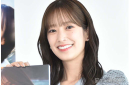 元日向坂46佐々木久美、白T×スウェットで美ウエストチラリ「ラフなコーデが絵になる」「理想のスタイル」と反響
