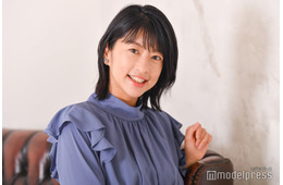 フジ生野陽子アナ、ニットワンピから美脚チラリ「清楚で素敵」「お似合い」の声