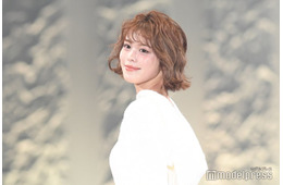 美人インフルエンサー「ママとペアルックみたいに」母親との2ショット公開「双子に見える」「親子でスタイル抜群」と反響