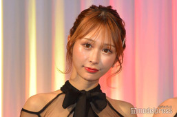 美女社長YouTuber浦西ひかる、美ボディ際立つベアトップ＆ショーパンコーデ「努力の賜物」「異次元スタイル」とファン絶賛