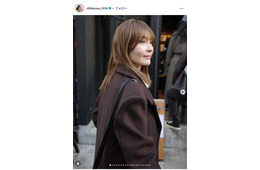 新山千春、書道ショットに絶賛の声「字綺麗」「姿勢良くて素敵」