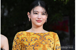 出口夏希、透明感あふれるキャミトップス姿披露「上品で素敵」「肩のラインが綺麗」の声