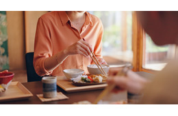 お育ちがバレます。「割り箸のお作法は？」年末年始の食事会で、覚えておきたいテーブルマナー