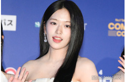 IVEユジン、ピンク衣装で美ウエスト＆美脚際立つ「神スタイル」「クールでかっこいい」と反響