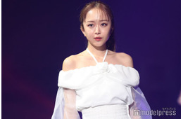 みりちゃむ「めっちゃギャルな服」で素肌見せ「セクシー」「カッコ可愛い」の声