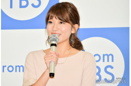 元TBS山本里菜アナ、結婚式でのドレス姿公開 夫と寄り添うショットに「可愛すぎて見惚れる」「お似合いの2人」の声 2022年に結婚発表