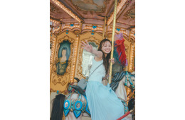 乃木坂46梅澤美波「あまりにも素」童心に返った先行カット解禁 パネル展開催も決定【透明な覚悟】