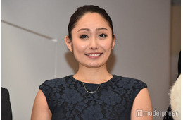 安藤美姫、胸元開放ドレスで大人の色気放つ「目を奪われた」「攻めてる」と熱視線