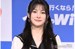 KARAギュリ、オーバーサイズニットから美脚スラリ「オーラ全開」「スタイル抜群」と反響