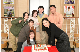 小雪＆元日向坂46佐々木美玲、バースデーサプライズに笑顔 上白石萌歌らが祝福【パンダより恋が苦手な私たち】