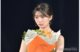 元日向坂46高本彩花、純白コーデで美脚スラリ 韓国満喫ショットに「スタイル抜群」「雪の妖精」と反響