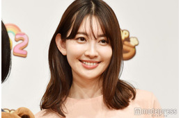 小嶋陽菜、美脚際立つミニワンピのパリ街角ショット公開「スタイル最強」「どんどん綺麗になる」と反響