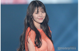 鈴木ゆうか、素肌際立つウエディングドレス姿に熱視線「透明感ハンパない」「美しすぎる」