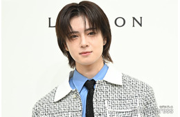 INI佐野雄大、人気アイドルとのクリスマスディズニー満喫ショット公開「ビジュ良すぎる」「可愛すぎるコンビ」と反響