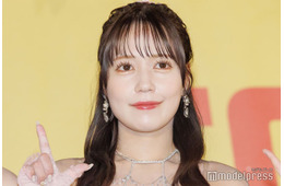 ＝LOVE諸橋沙夏、白キャミソールのクリスマスコス披露「破壊力すごい」「天使」とファン絶賛