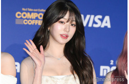 IVEウォニョン、ミニ丈×レースタイツから美脚スラリ「圧巻のスタイル」「女神級の美しさ」と反響