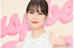 高橋ひかる、美脚透けるタイツ×ショーパンコーデに「目を疑うスタイルの良さ」「おしゃれ」と絶賛の声