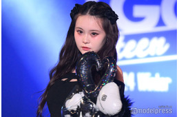 美人YouTuber、美脚透けるタイツコーデでディズニー満喫「新年から可愛いすぎ」「遭遇したい」と反響