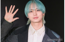 Hey! Say! JUMP伊野尾慧、青髪で雰囲気ガラリ ナレーション収録前にはメンバーと会話