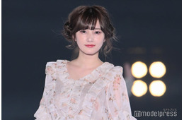 美人YouTuber、ミニスカコスプレ披露「思わず二度見」「完璧に着こなしてる」の声