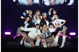 謎の美女グループ「CHANCE GALs」人気芸人と楽曲披露 会場沸く【TGCしずおか2026】