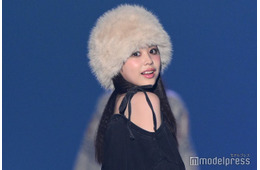 カジサック長女・梶原叶渚、肩見せトップス×ミニスカ姿で登場「スタイル良すぎ」「ギャルっぽくて可愛い」【TGCしずおか2026】