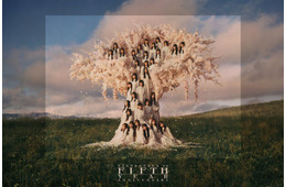 櫻坂46、“MUFGスタジアム（国立競技場）開催”5周年記念ライブキービジュ解禁 桜の木囲うメンバー32人で構成【5th YEAR ANNIVERSARY LIVE】