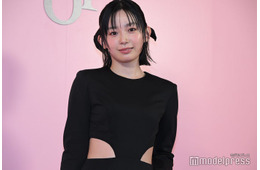 「グラスハート」宮崎優、カットアウトドレスで美ウエストチラリ アルゴリズム埋め尽くす“夢中”な存在明かす【ディオール アディクト キャンディ ショップ】
