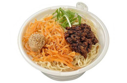 セブン、完全予約制人気店「飯田商店」監修の“担々麺”発表 味変楽しめる一杯に