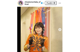 森高千里、デニムミニスカで美脚披露「奇跡的なビジュ」「女神でしかない」と反響