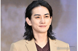 町田啓太、入れ墨ビッシリ＆金髪姿で印象ガラリ 役オフショットに「驚いた」「筋肉とタトゥーが美しい」と反響